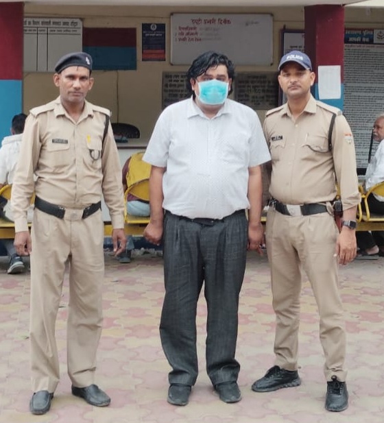 फिजिक्स के मौखिक साक्षात्कार में बंद कमरे में छात्राओं से शारीरिक स्पर्श करने के आरोप में प्रोफेसर गिरफ्तार (हरिद्वार)-दीपक मौर्य