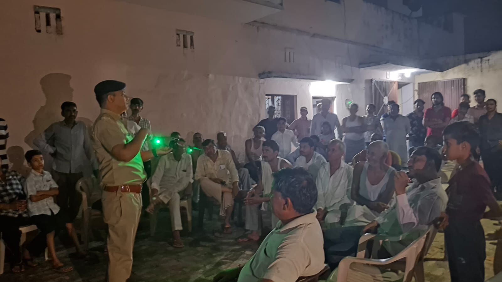 हरिद्वार पुलिस की अनूठी पहल: ड्रोन अफवाहों के खिलाफ रात्रि चौपाल,(हरिद्वार)-दीपक मौर्य-